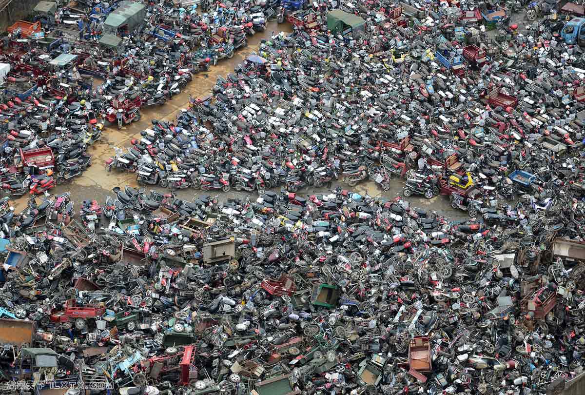 湖南郴州，废弃的摩托车 - 20150609